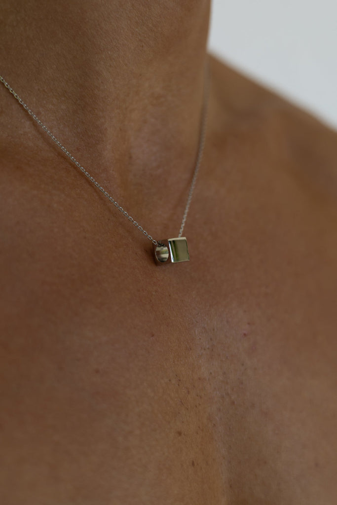 CUBE NECKLACE - CAINTÈ