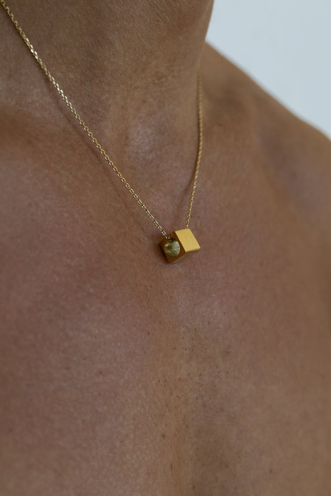 CUBE NECKLACE - CAINTÈ
