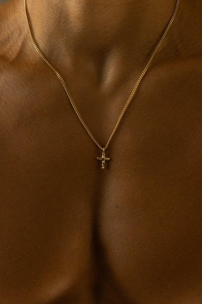 HAMMERED CROSS NECKLACE - CAINTÈ