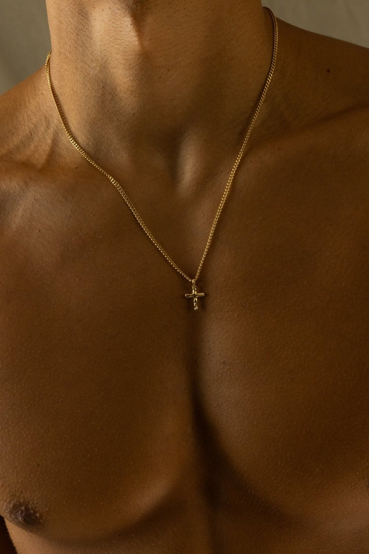 HAMMERED CROSS NECKLACE - CAINTÈ